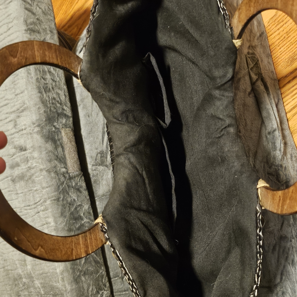 Sophisticated Black and Gold Tote with Metallic Accent - Picture 3 of 3
